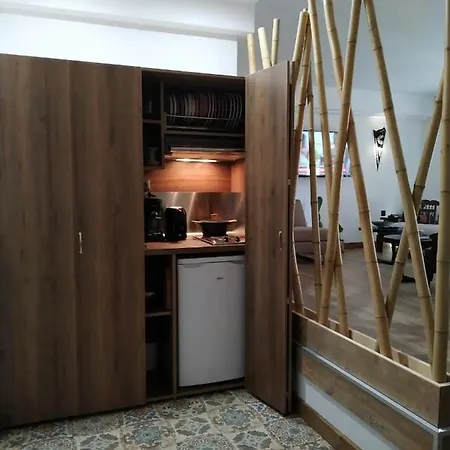 Appartement Hard Loft Διακοσμημένο Σε Λευκό Φόντο. à Athènes Extérieur photo