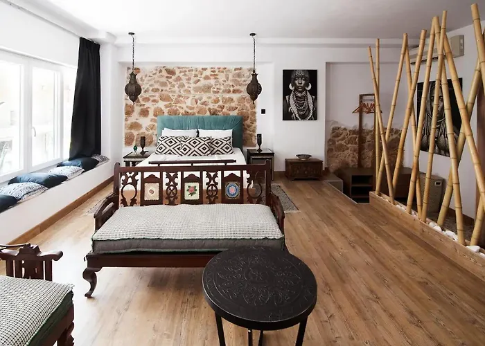 Hard Loft Διακοσμημένο Σε Λευκό Φόντο.