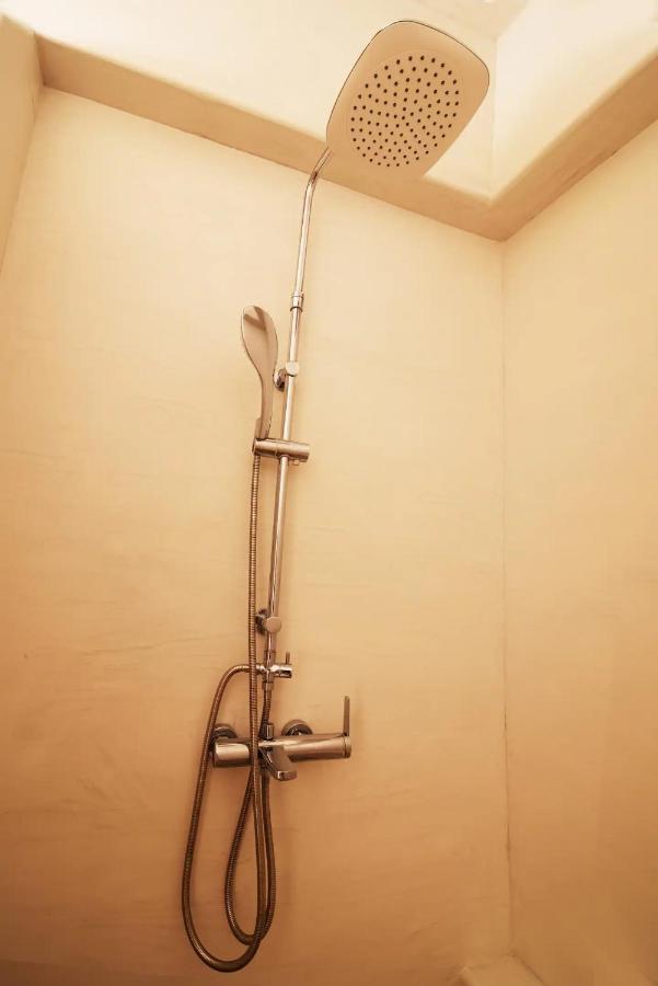 Hard Loft διακοσμημένο σε λευκό φόντο. Athènes