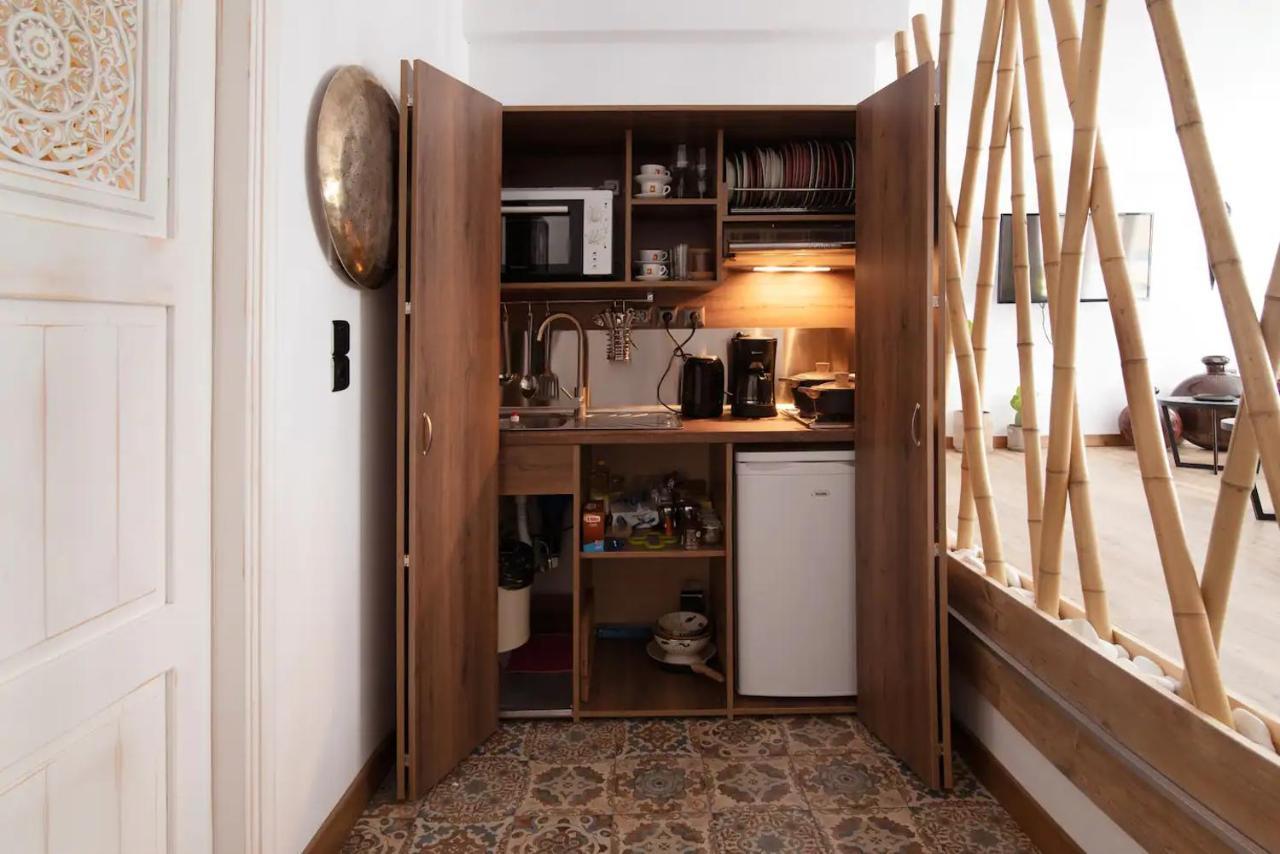 Hard Loft διακοσμημένο σε λευκό φόντο. Appartement Athènes