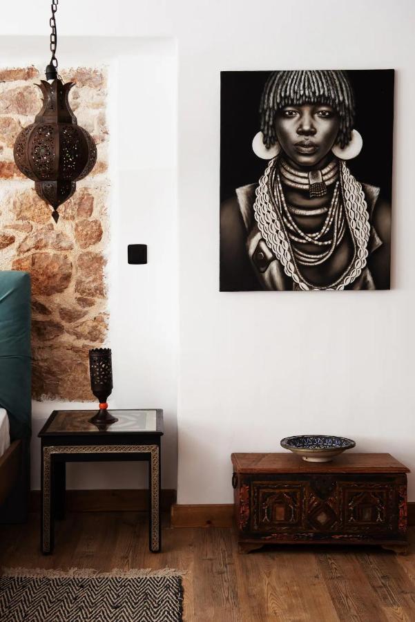 Hard Loft διακοσμημένο σε λευκό φόντο. *