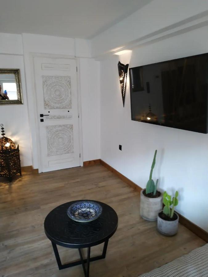 Hard Loft διακοσμημένο σε λευκό φόντο. Appartement Athènes