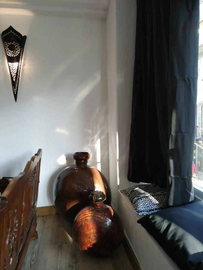 Hard Loft διακοσμημένο σε λευκό φόντο. * Athènes