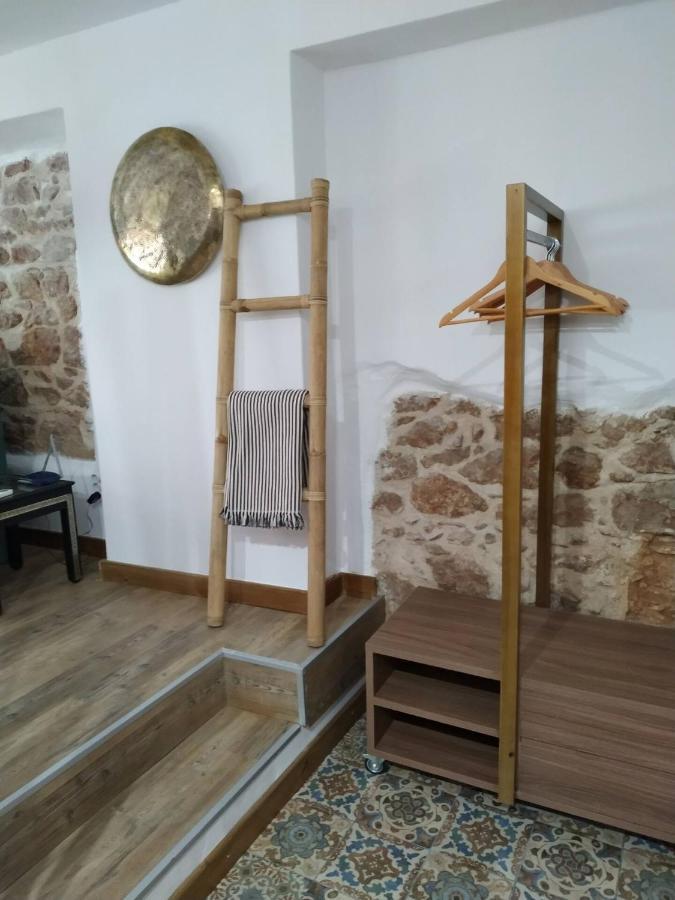 Hard Loft διακοσμημένο σε λευκό φόντο. Appartement