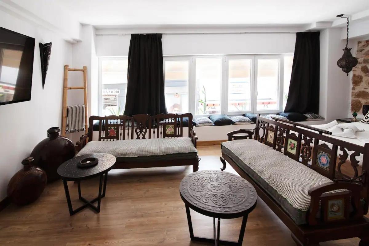 Hard Loft διακοσμημένο σε λευκό φόντο. *